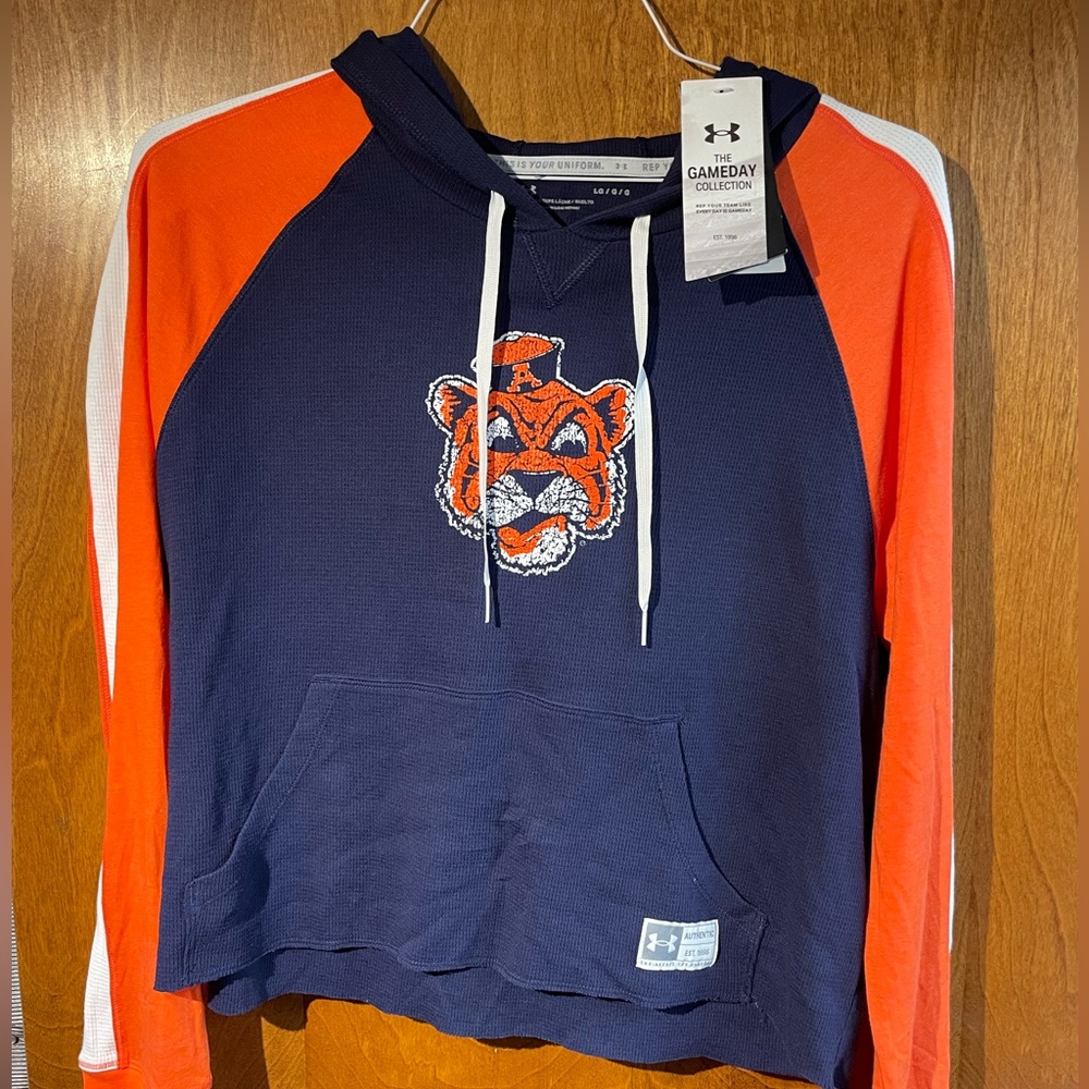 Auburn Under Armour Women’s Large Vintage Sailor Aubie Crop Lightweight Hoodie.